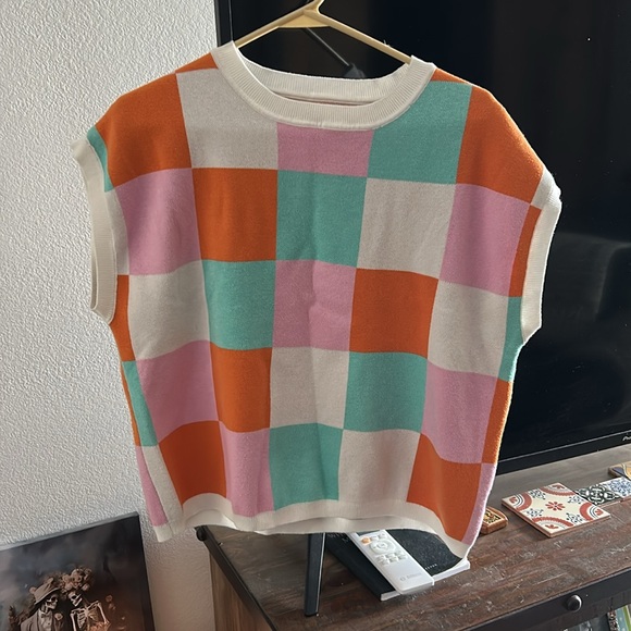 Vibrant Checkered Knit Top - Picture 4 of 4